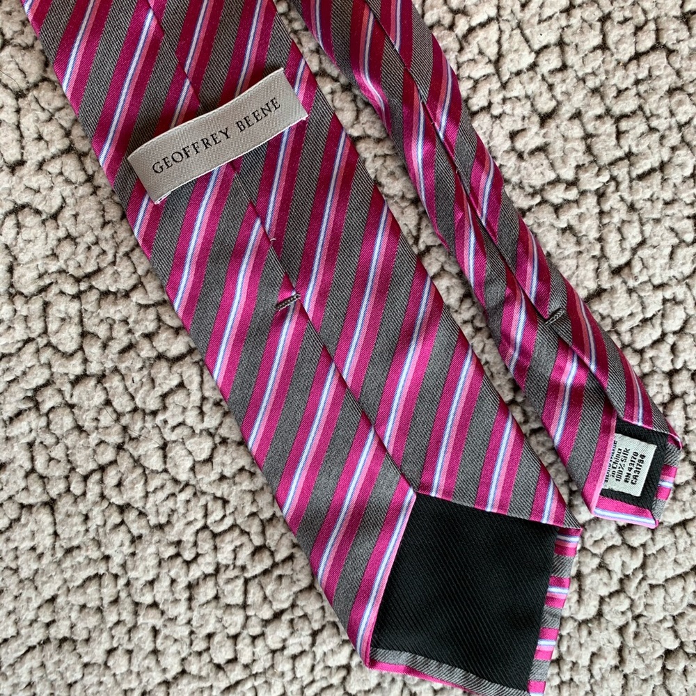 Geoffrey Beene Tie in GREAT SHAPE